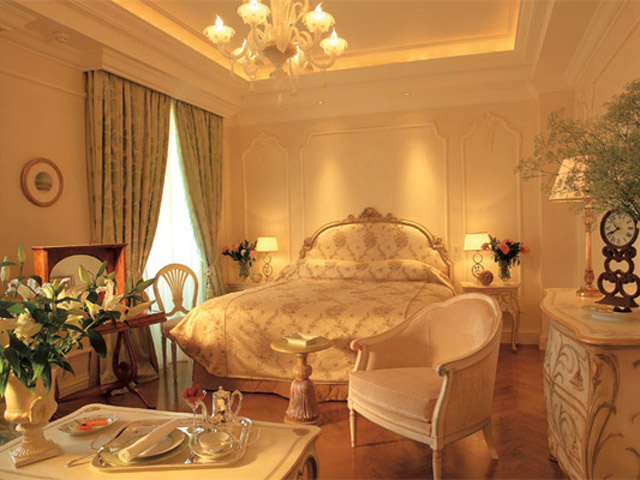 King George Palace: Acropolis Deluxe Guestroomd Bedroom