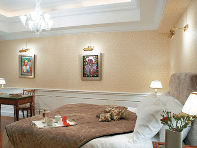 King George Palace: Premier Guestroom Bedroom