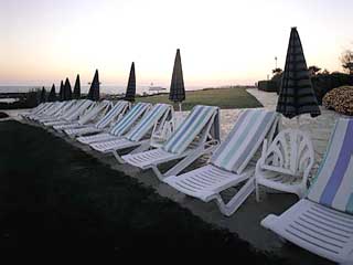 Amathus Beach Hotel Paphos: Sun-beds