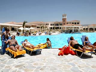 Avanti Village Holiday Resort: Swimming Pool