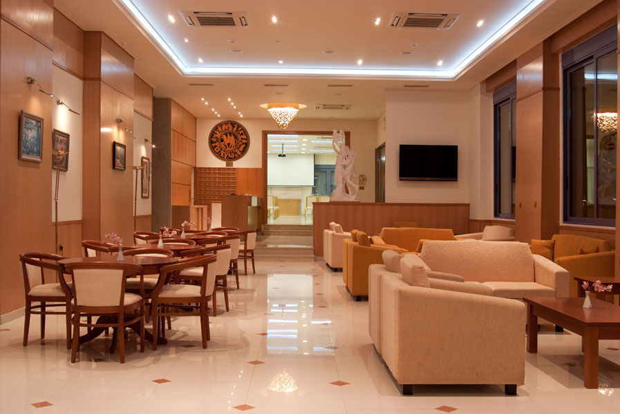 Saronis Hotel - 