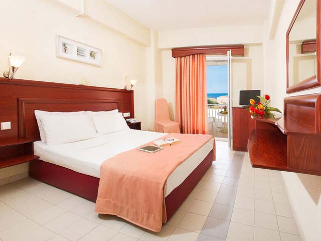Loutra Beach Hotel - 