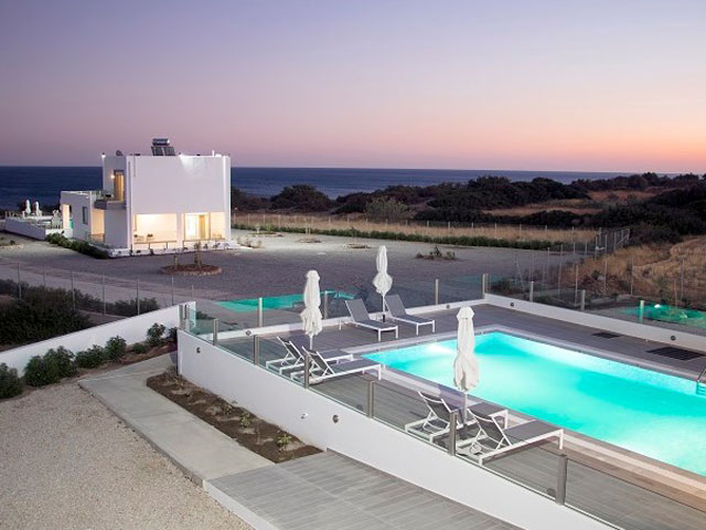 Aegean Horizon Beachfront Villas - 