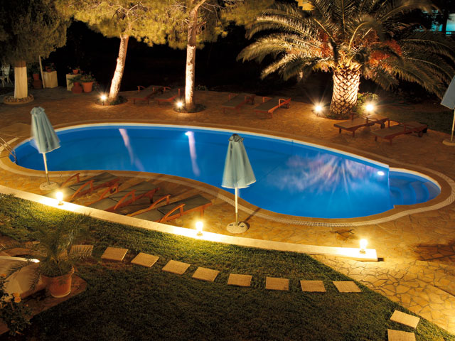 Sellados Villas - Pool Night View