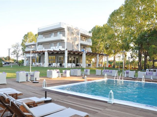 Amalias Hotel - Pool Bar