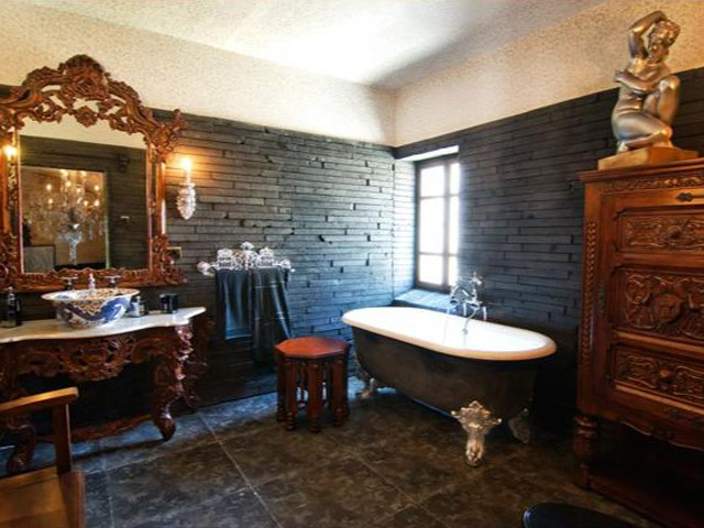 Sacred House: The King Bathroom