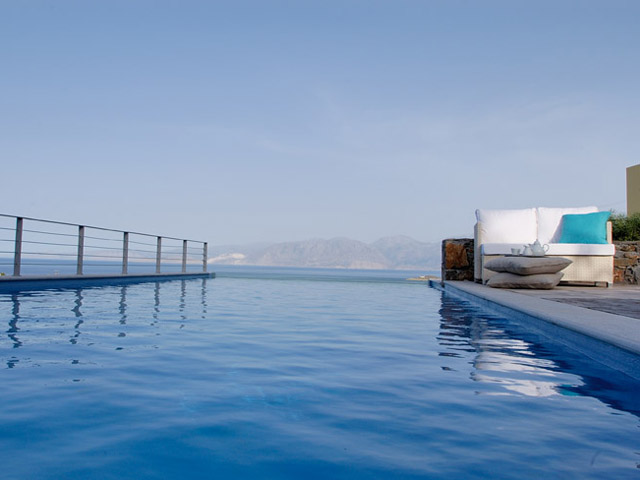 Pleiades Luxurious Villas: Swimming Pool