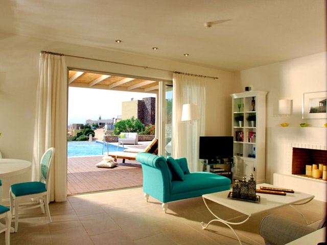 Pleiades Luxurious Villas: Living Room