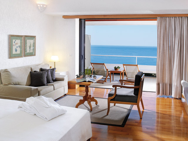 Porto Elounda Golf and SPA Resort: Seafront Bungalows Living Room & Bedroom