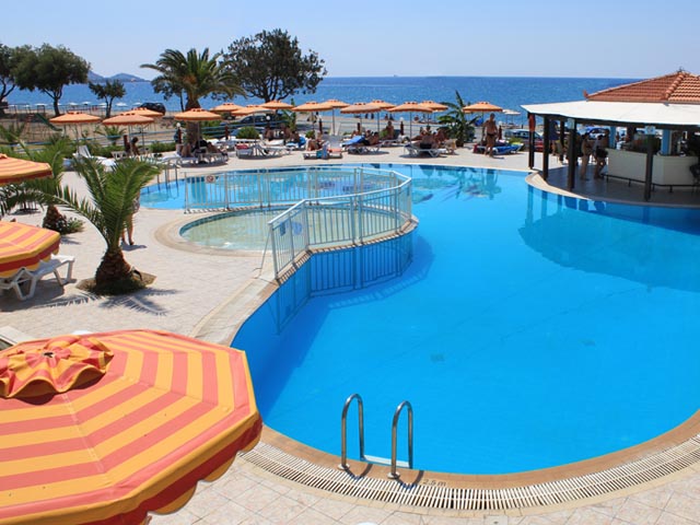 Kamari Beach Hotel - 
