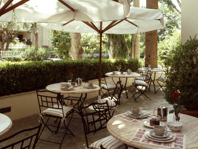 Kefalari Suites Hotel: Balcony-Breakfast area